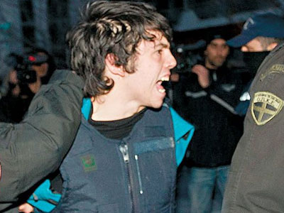 «Σύντροφε Νίκο Ρωμανέ μείνε στη ζωή γιατί δεύτερη ζωή δεν έχει»